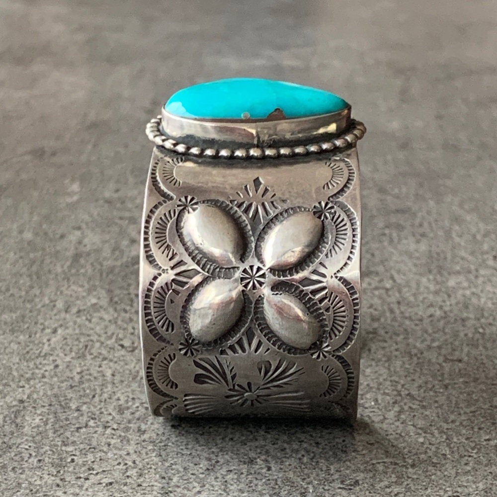 Gorgeous Turquoise & Silver Cuff Bracelet - Picture 3 of 6